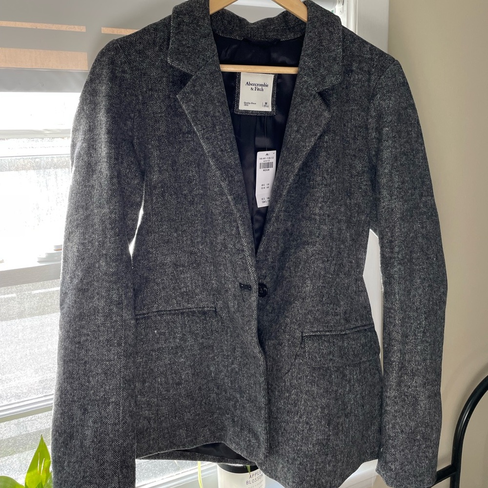 NEVER WORN abercrombie blazer jacket! SIZE M marled grey color, medium weight